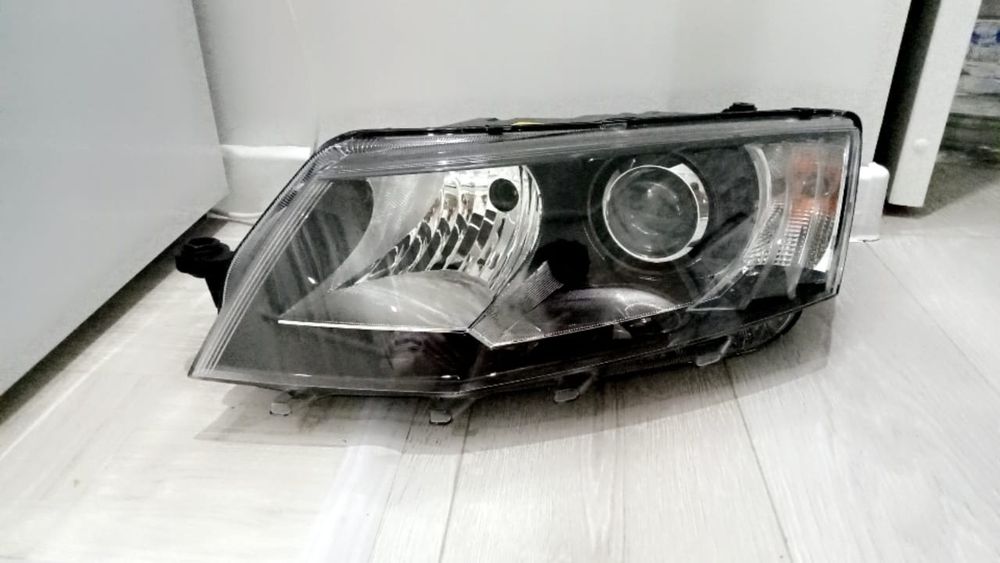 Фара левая на Skoda Octavia A7