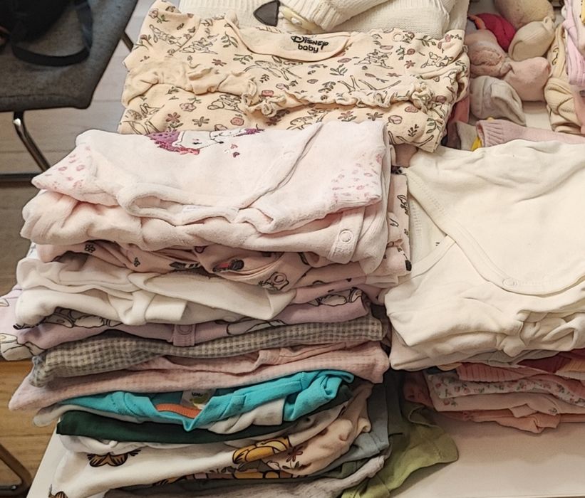 (Запазено) Подарявам бебешки дрешки 0-3 месеца