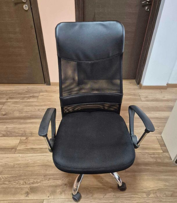 Запазени офис мебели и столове