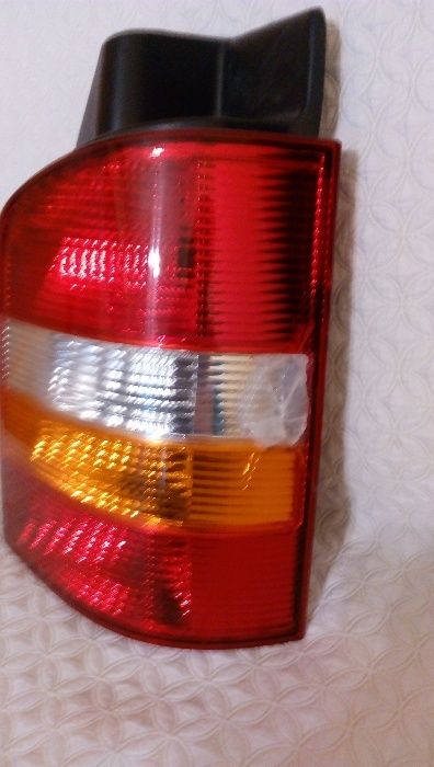 Продавам стоп десен за Фолксваген Мултиван 2009 г