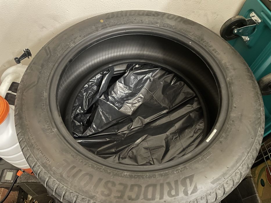 Vand anvelope 225/55/19 brigestone