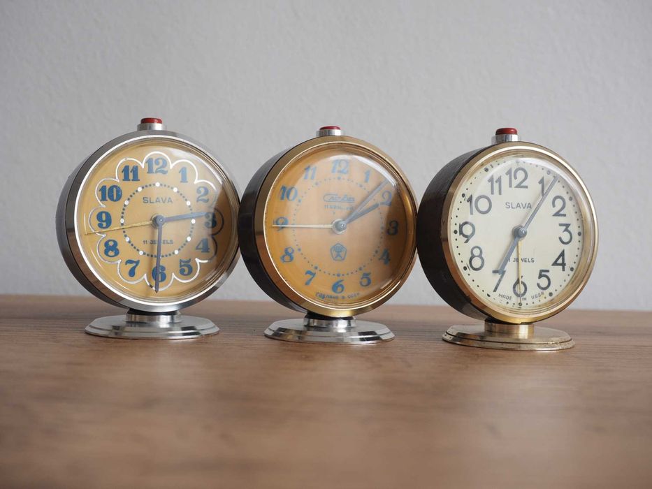 Ceas deșteptător mecanic sovietic „Slava”, funcțional
