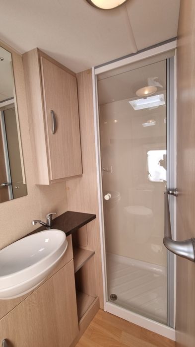 Rulota Swift Sterling Europa 550, An 2010, 2 zone, Pat matrimonial, Baie dus separat, off camping