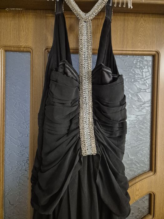 Rochie elegantă neagră pentru eveniment