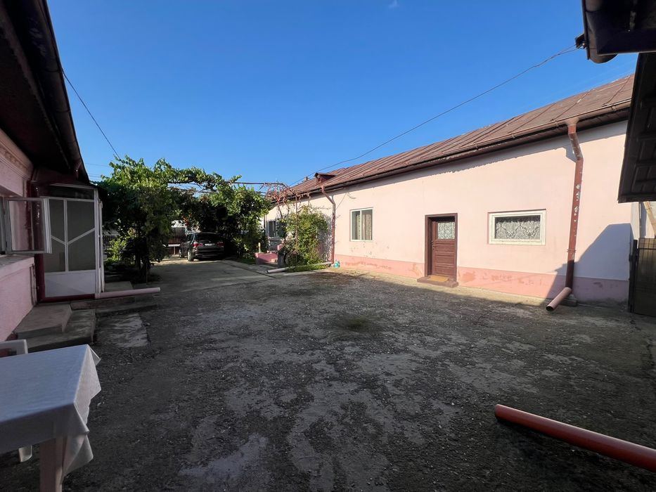 Vand casa Comuna Lunguletu Jud. Dambovita