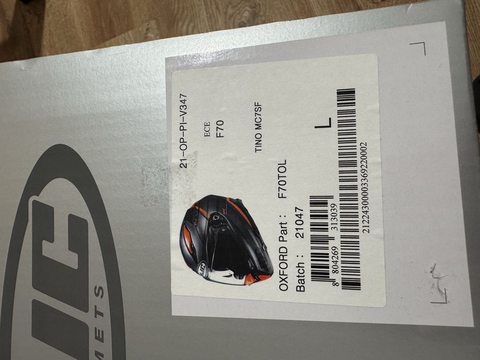 Нова каска за мотор HJC F70 made in England