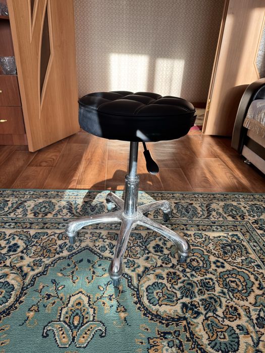 Продам кресло косметолога