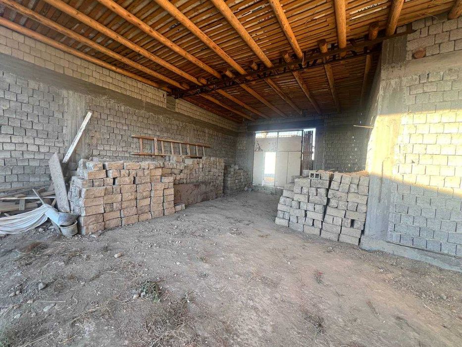 Шахар марказида туртбурчак 4 хонали, 4 сотик ховли сотувда