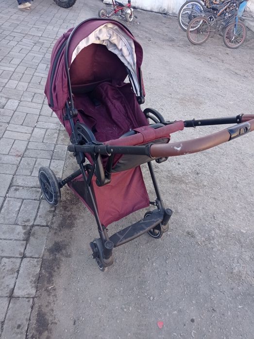 Даром каляска почти новая