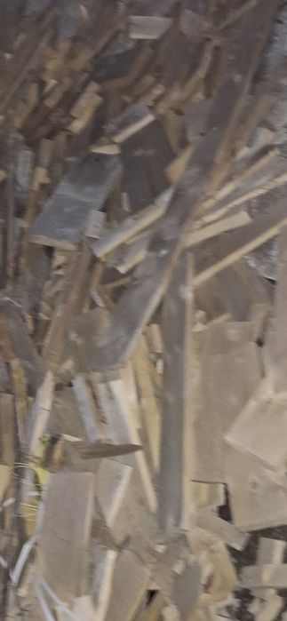 Дрова из досок  кучами