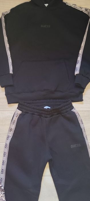 Trening Guess nou cu etichetă L