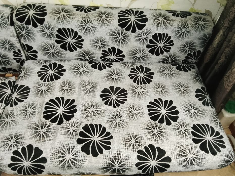 Продам диван тройка срочно