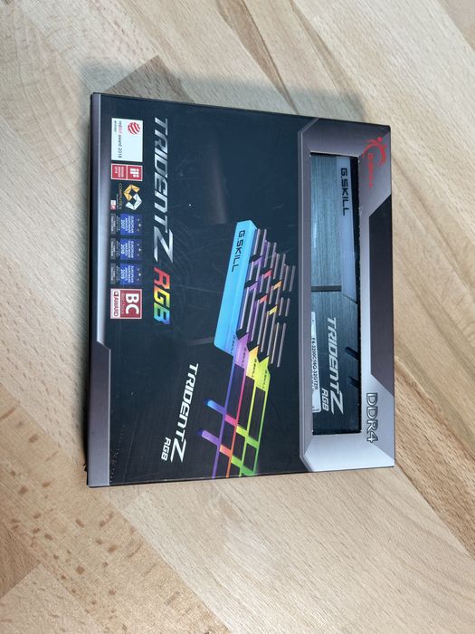 Kit Ram Memorii G.SKILL Trident Z RGB 32GB 3200MHz – 4x8GB DDR4