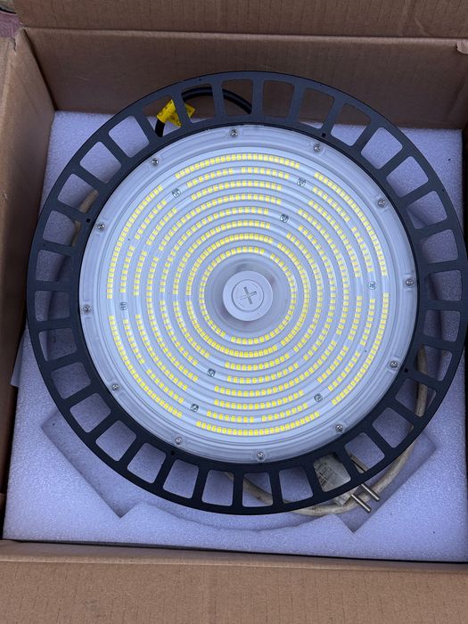 Lampă LED UFO High Bay Daewoo cu Senzor – Nouă – 99,99 Lei