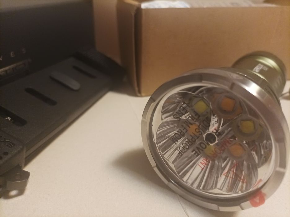 Тактическо EDC фенерче Astrolux