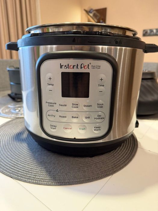 Instant Pot DUO CRISP + AIR FRYER 5,7 л. в гаранция
