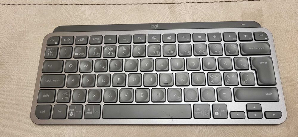 logi MX Keys Mini  fuctonala 165 lei fara alte accesori