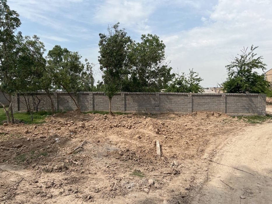 Сабзавотда ер сотилади