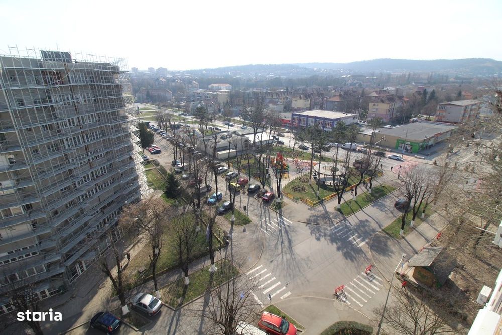 Vând apartament cu 2 camere în Hunedoara, Central-Bd.Corvin, 46mp...