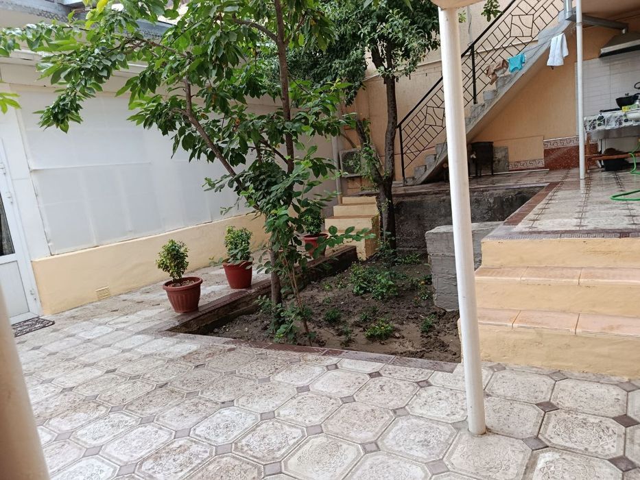 Уй эгасидан  квартирага ховли алмашаман доплата билан