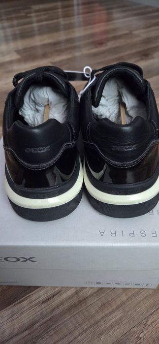 Нови дамски кожени обувки Geox и Tamaris 39н