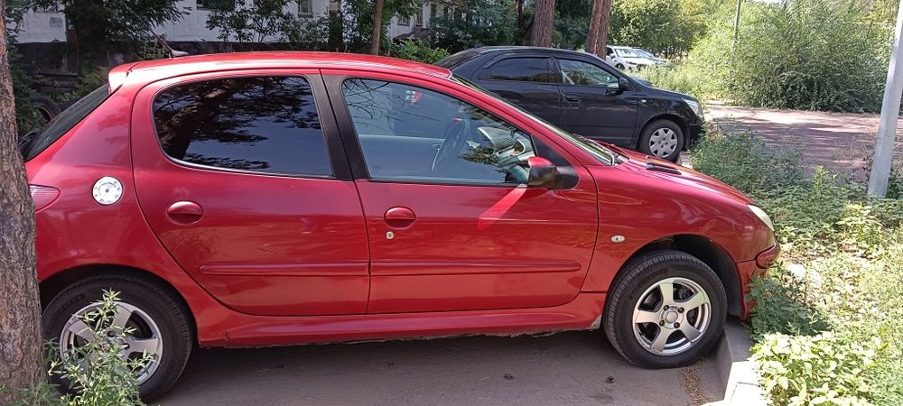 Продам срочно Пежо 206