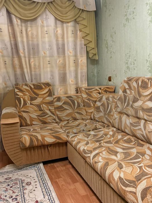 Диван с креслом.