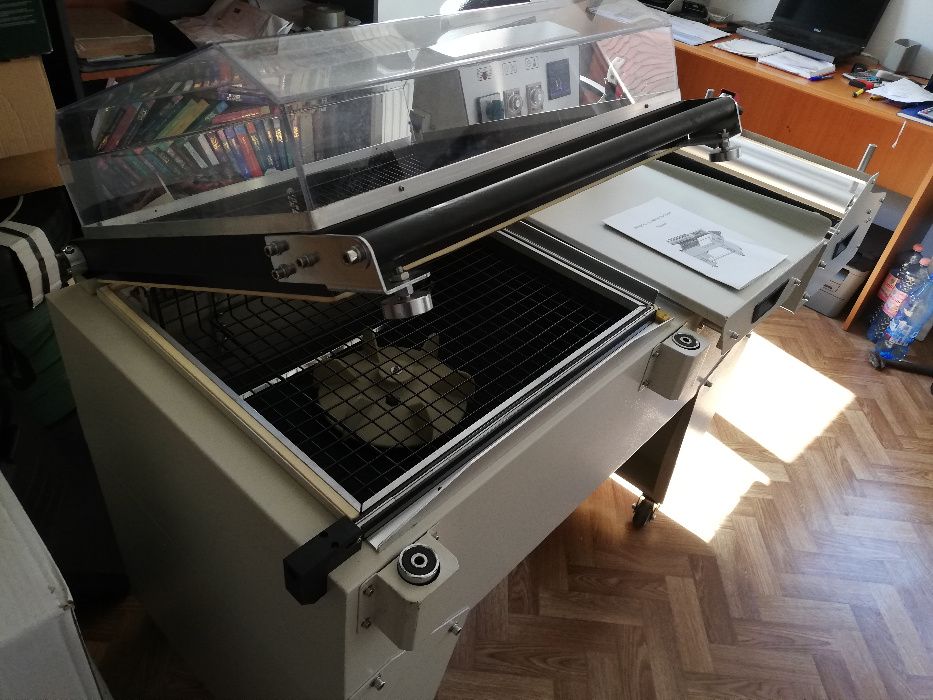 Mașina de ambalat in folie termocontractabila