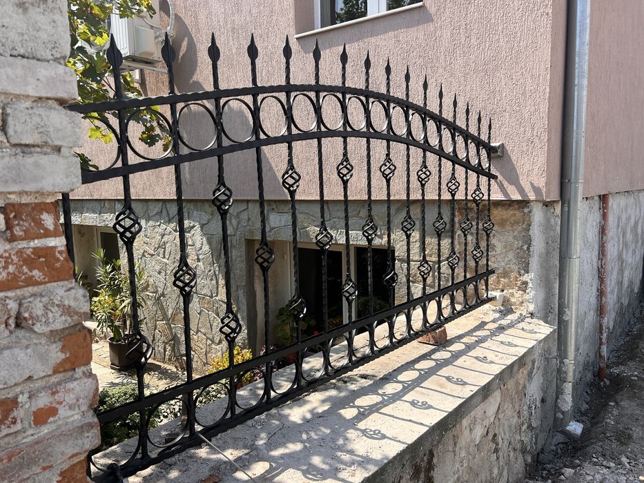 Ковано желязо – огради, врати, парапети | Изработка и монтаж