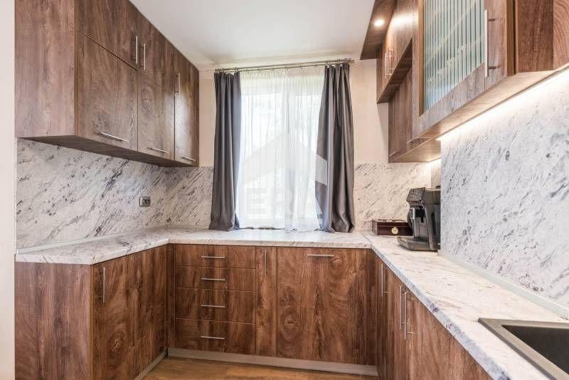 Продава се Тристаен апартамент в Варна, Възраждане 3 - 105 кв.м за 1991 €/кв.м - Снимка #2