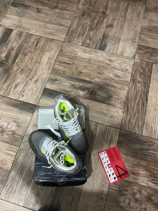 Air Jordan 4 Retro