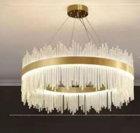 Продам новую люстру