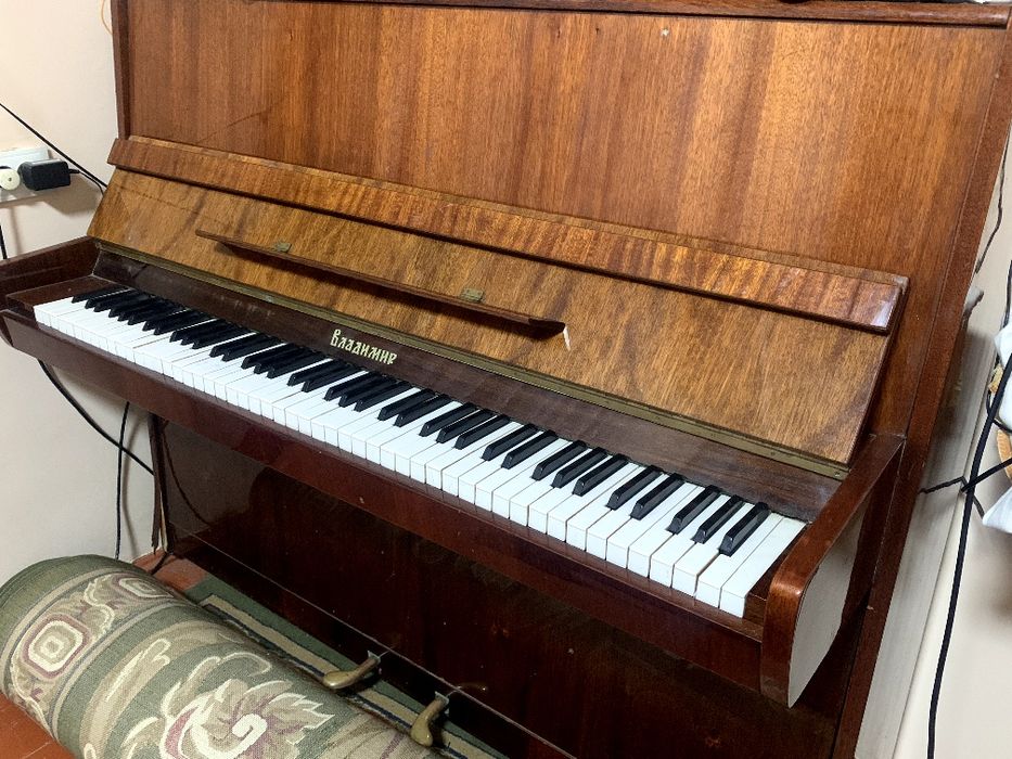 Пианино "Владимир" срочно продается!