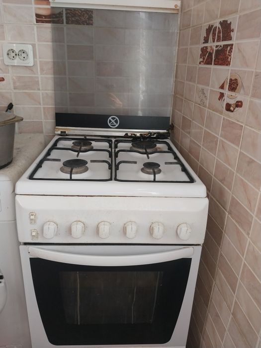 Продам газовую плиту