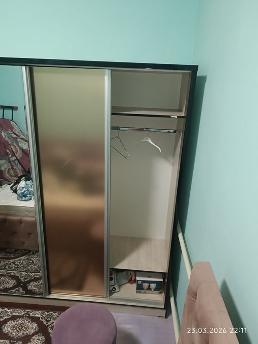 Mebel sotiladi holati yaxshi materiali Akrel, laminat ishlatilgan toza