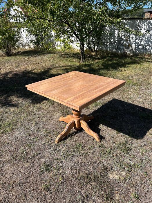 Masă din lemn masiv, pătrată, cu picior central (96x96 cm) - Stare excelentă