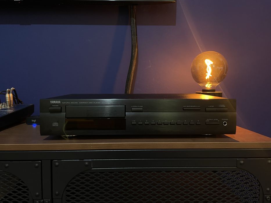CD Player Yamaha CDX 480 Cititi descrierea!