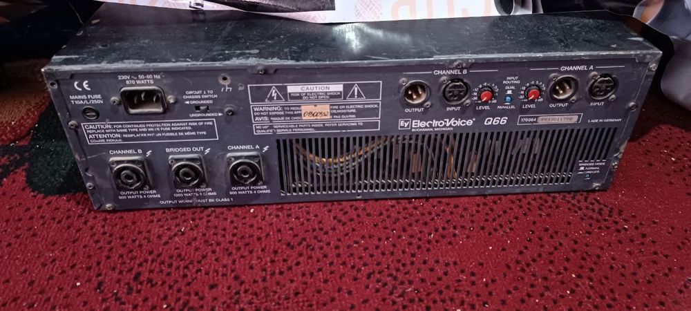 Продаю усилитель Elektrovoice и микшерный пульт Behringer Xenix 1622.