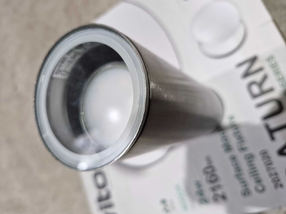 Продавам   фасадна лампа