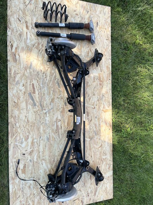 Punte Spate Completa BMW F45 F46 X1 F48 MINI F60 – Doar 4000 km, ca NOUA