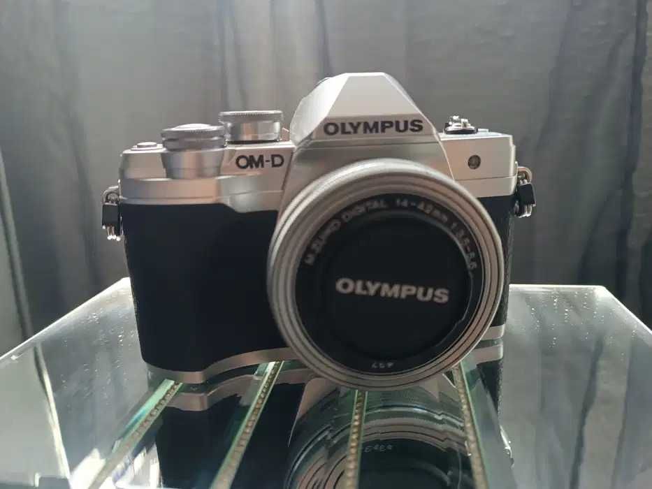 Vand (sau schimb cu MacBook) Aparat foto Mirrorless Olympus E-M10 Mark