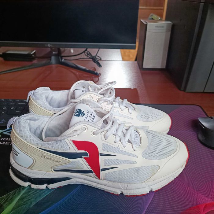 Кроссовки Forward