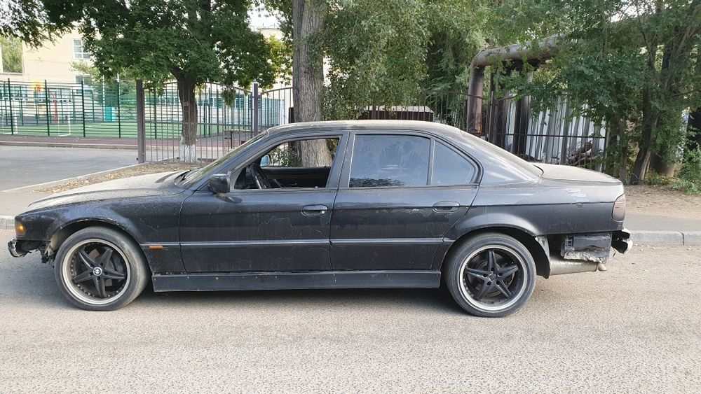 Продам BMW e38 728i