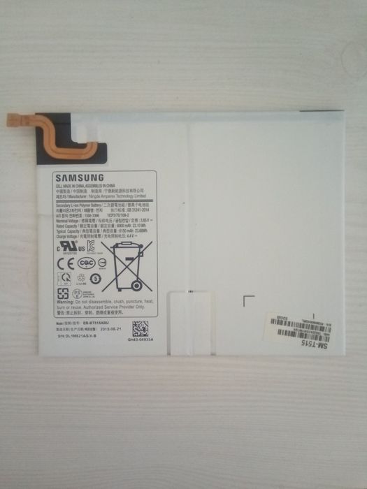 Срочно продам на запчасти  батарейки и планшет