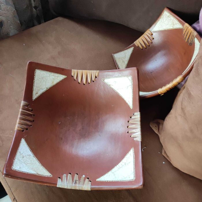 Комплект от два керамични подноса