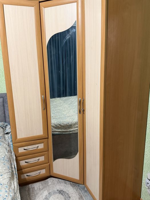 Отдам шкаф . Торг самовывоз. Срочно