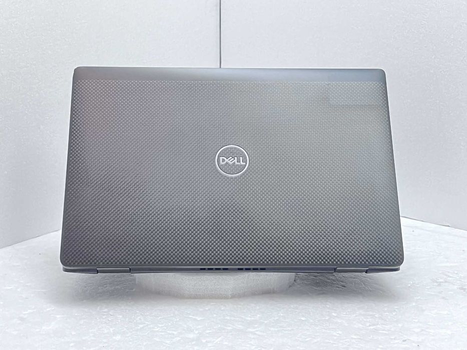 Реновиран лаптоп Dell Latitude 7330 13.3" i7-1265U 32GB 1020GB