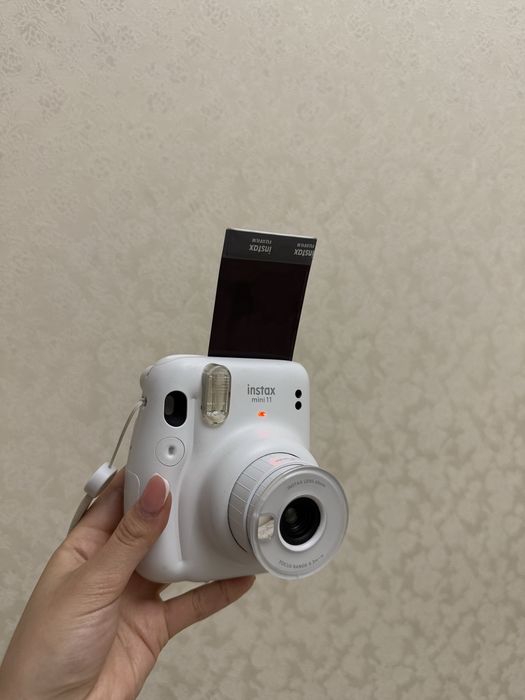 Продаю Instax mini 11