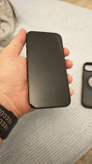 Vând iPhone 15 .....256