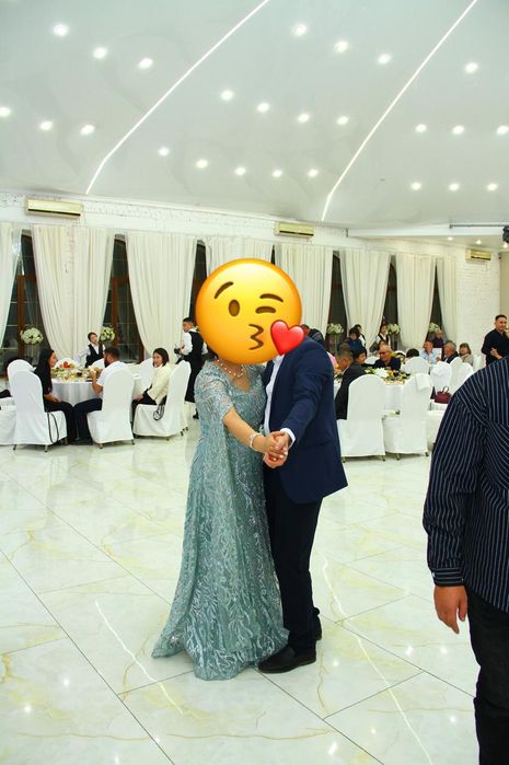 Платье .Одевала на юбилей один раз.